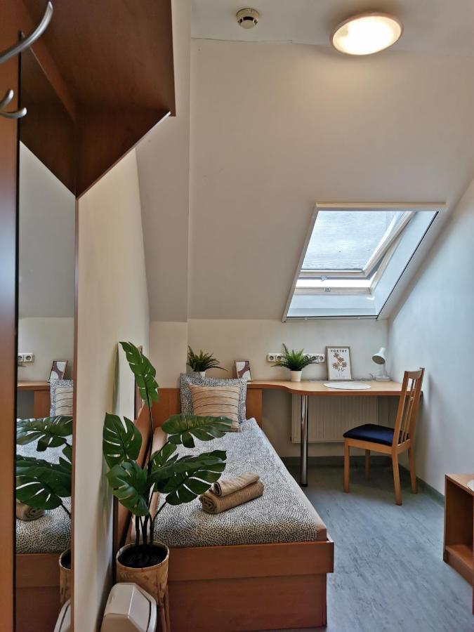 Hid Ifjusagi Szallo Hostel Dunaújváros Екстериор снимка